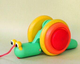Caterpillar wooden toy Toy on wheels Wiggle Worm Pull Toy Along Toy Walk toy Garden caterpillar Toddlers Girls /& Boys Snail First toy