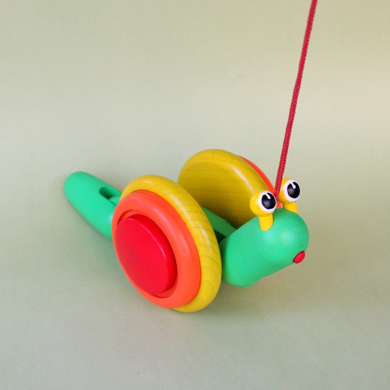Caterpillar wooden toy Toy on wheels Wiggle Worm Pull Toy Along Toy Walk toy Garden caterpillar Toddlers Girls /& Boys Snail First toy