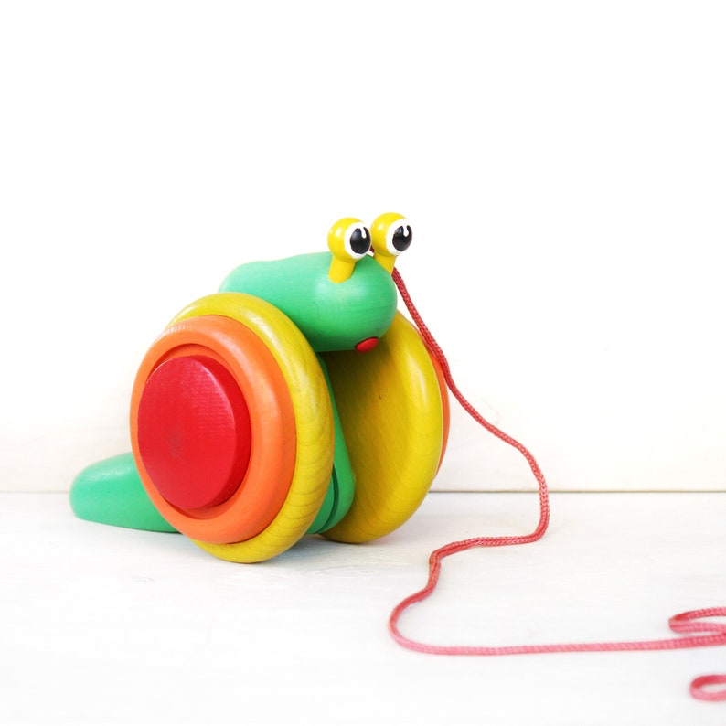 Caterpillar wooden toy Toy on wheels Wiggle Worm Pull Toy Along Toy Walk toy Garden caterpillar Toddlers Girls /& Boys Snail First toy