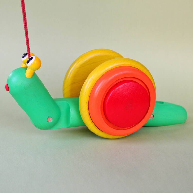 Caterpillar wooden toy Toy on wheels Wiggle Worm Pull Toy Along Toy Walk toy Garden caterpillar Toddlers Girls /& Boys Snail First toy