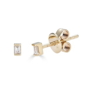 14k gouden kleine diamantstekers, baguettestekers, black friday-uitverkoop, sierlijke diamanten studs, 2e gatoorbel, kerstcadeau voor haar