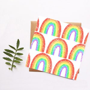 Arco-íris feliz, cartão do orgulho gay, orgulho LGBTQIA, design de padrão arco-íris, amor é amor, cartão para qualquer ocasião, só porque, nota de agradecimento