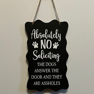 No Soliciting dog answer the door. Wood, Hand Painted, Vinyl Lettering, Fun dog sign, Crazy Dogs, Loud Dogs. 7.5"x 4.5"