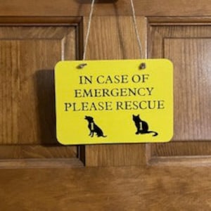 In case of emergency Please rescue animals. Personalized, Wood, Hand Painted, Vinyl Lettering, Rescue animals sign. 6.5&quot;x4.5&quot;.