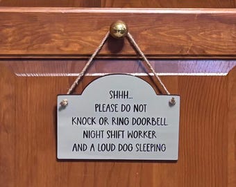 Shhh Please Do Not Knock Sign, Night Shift Worker, Funny No Doorbell, Sleeping Door Warning, Wood, Hand Painted, Vinyl Lettering. 7.5"x5.5".