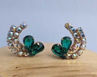 EMERALD Teardrop RHINESTONE Clip Earrings Vintage Gold Tone Round Iridescent Aurora Borealis and Emerald Green Ear Bobs