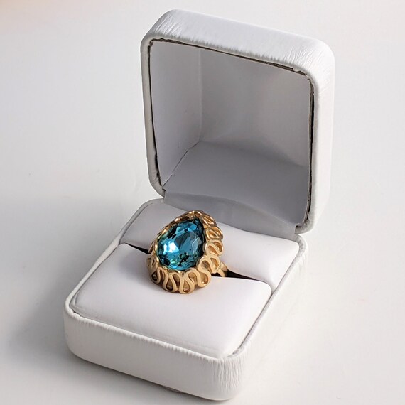 VINTAGE 60’S GOLD TONE AQUAMARINE BLUE CRYSTAL GLASS RHINESTONE ADJUSTABLE RING VINTAGE 60’S GOLD TONE AQUAMARINE BLUE CRYSTAL GLASS RHINESTONE ADJUSTABLE RING