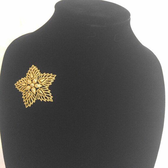 Crown TRIFARI Gold STAR Brooch Vintage Signed Dom… - image 2