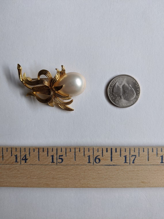 PEARL FLOWER Brooch Vintage 1960's Dimensional Fa… - image 8