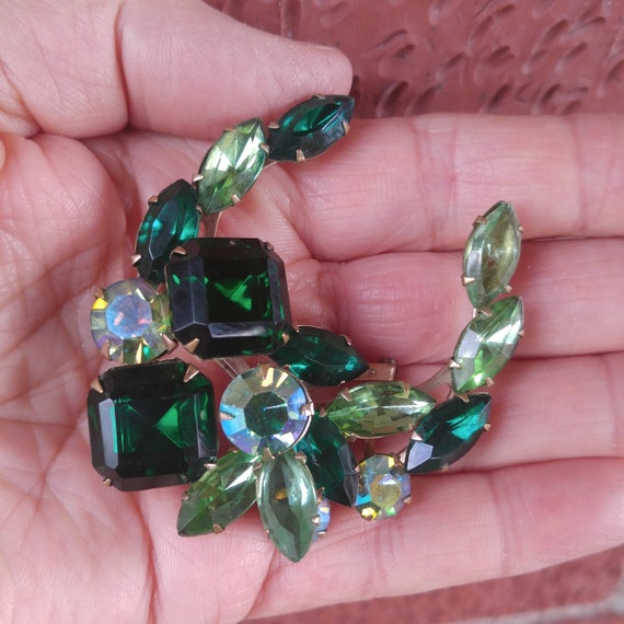 EMERALD Green RHINESTONE Brooch Vintage Horseshoe