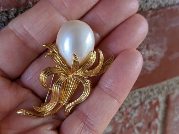 PEARL FLOWER Brooch Vintage 1960's Dimensional Fa… - image 5