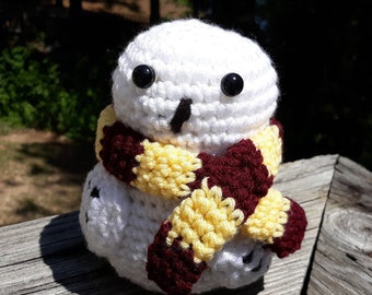 Crocheted snowy owl  Plush-gift for bookworms with crocheted themed scarf wedding decor