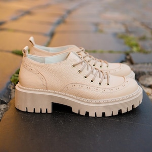 Creamy women brogue shoes, leather beige oxfords