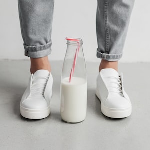 Simple white sneakers 2025