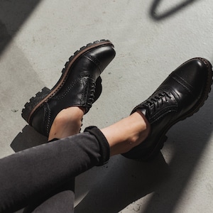 Black leather women oxfords brogue shoes, women tie oxford shoes image 1