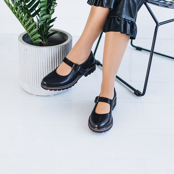Women black leather classic Mary Jane shoes