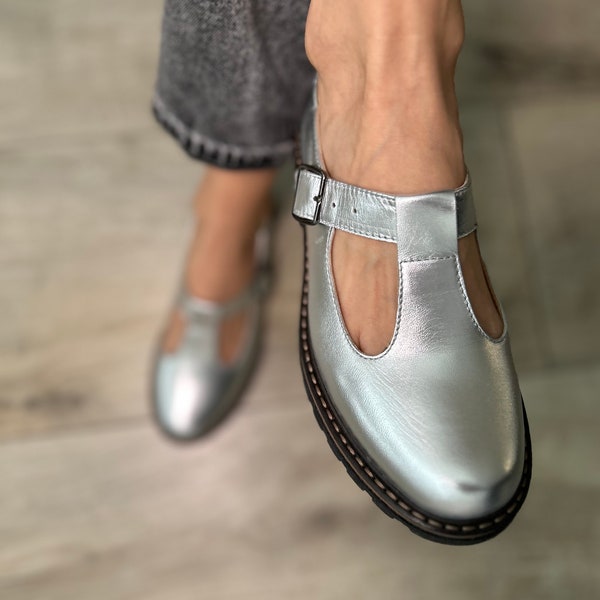 Women Mary Janes t-strap silver leather shoes, flat t strap mary jane shoes silver
