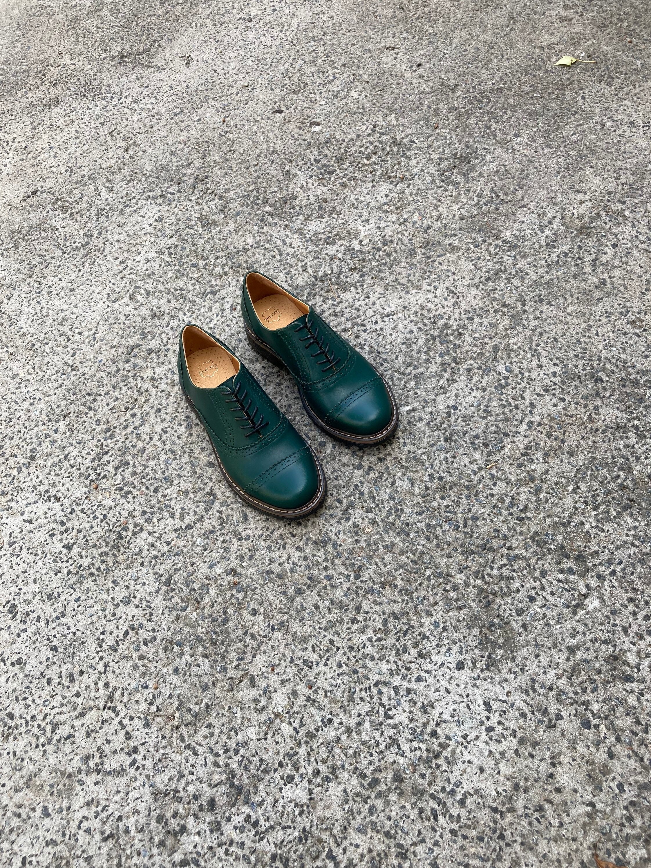 Green leather women oxfords brogue tie shoes women green brogues
