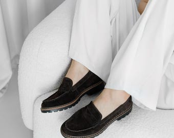 Dunkelbraune Damen Wildleder Slipper, bequeme Slip-On Schuhe