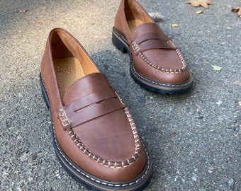 Braune Leder Penny Loafers: Klassische Damen Top Siders