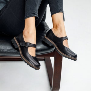 Women black leather classic Mary Jane shoes, flat chunky mary janes image 5