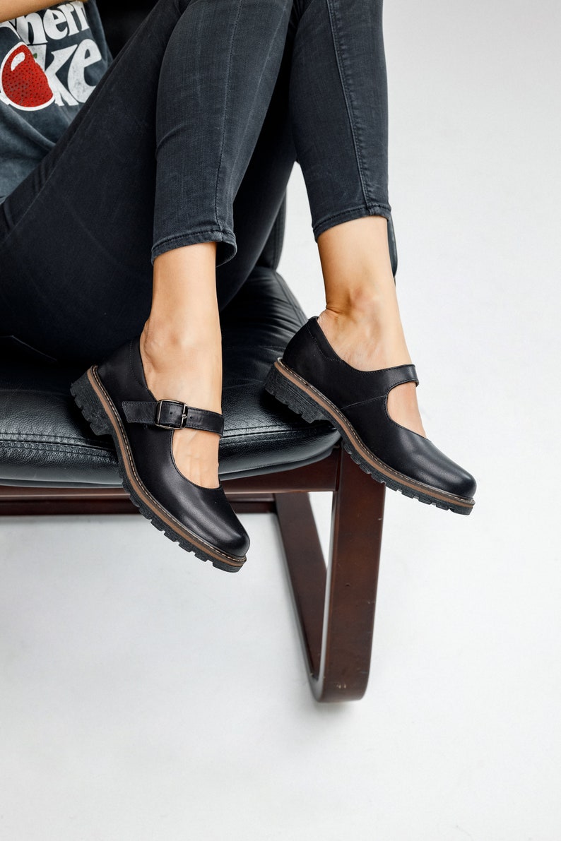 Women black leather classic Mary Jane shoes, flat chunky mary janes image 5