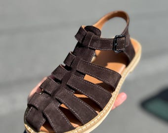 Sandalias de pescador de ante marrón para mujer: tiras de cuero con punta cerrada