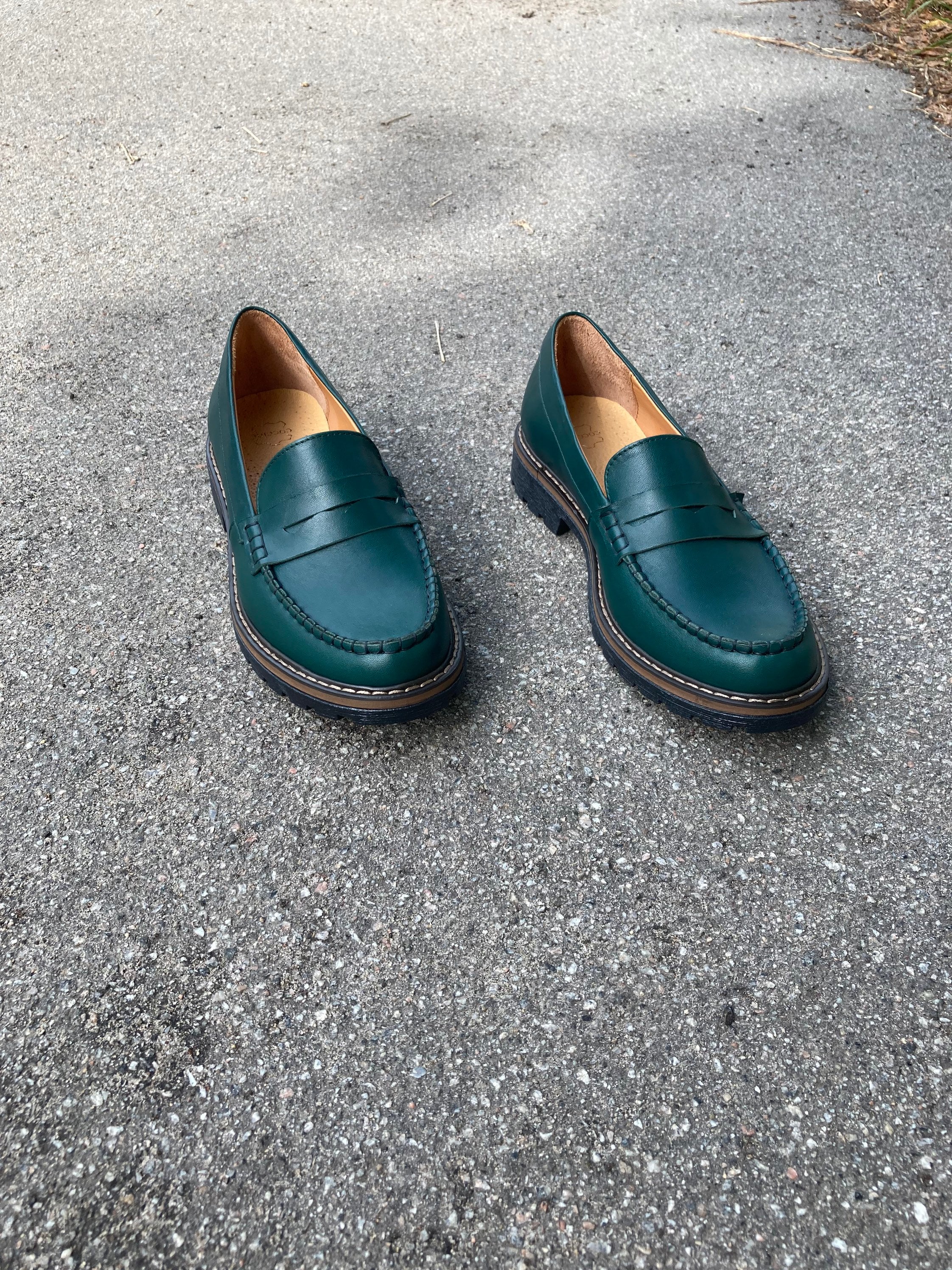 Green Leather Penny Loafers: Handmade Womens Classic Shoes  display picture 1