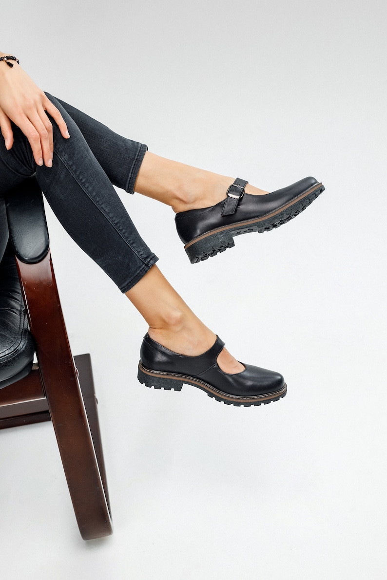 Women black leather classic Mary Jane shoes, flat chunky mary janes image 3