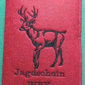 Jagdschein / WBK, Hirsch stehend, Individuell bestickte Jagdscheinhülle, Buchform, Filz, große Farbauswahl Bild 2