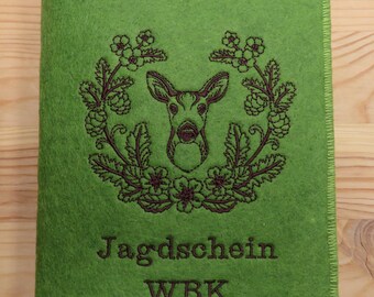 Jagdschein / WBK, Reh im Laubkranz, Individuell bestickte Jagdscheinhülle, Buchform, Filz, große Farbauswahl