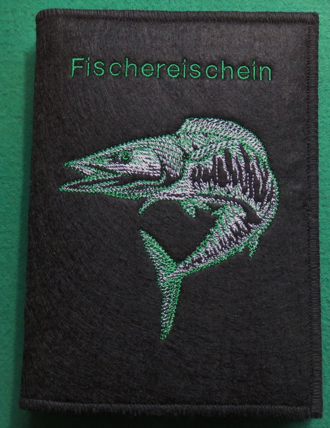 Fishing License / Fishing License, Individually Embroidered Felt Cover,  Motif: Barracuda, Large Selection of Colors -  Sweden