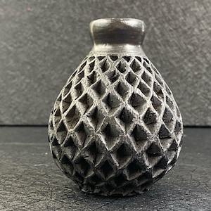 Vaso Barro Negro Pequeno Bud - Cerâmica Zapoteca de Argila Preta - Cerâmica Arte Indígena Oaxaca - Vaso Pequeno - Cerâmica Oaxaca