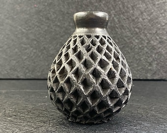 Barro Negro Small Bud Vase - Zapotec Black Clay Pottery - Ceramic Oaxaca Indigenous Art - Small Vase - Oaxaca Pottery