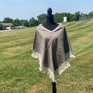 Zapotec Merino Wool Poncho: Natural Grey Mexican Woven Shawl