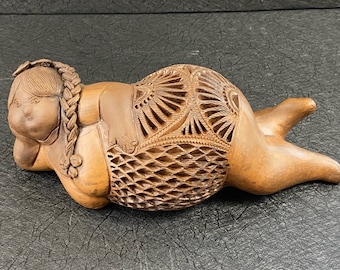Figura de cerámica Zapoteca Barro Negro – Escultura BBW de arcilla negra oaxaqueña (desconchado en la base)