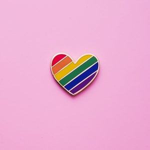 LGBTQ Pin, Pride Pin, queer Emaille Pin - Regenbogen Herz Pin