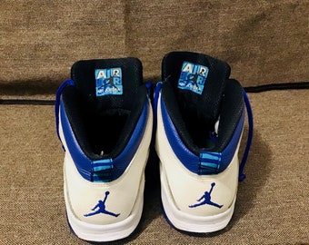 blue and white 10s