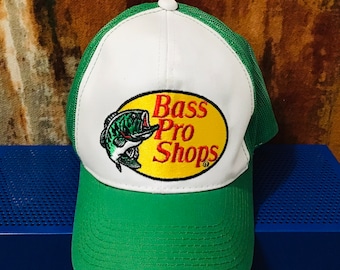 Gorra de camionero vintage Bass Pro Shops con cierre a presión, de malla verde, blanca, amarilla y roja