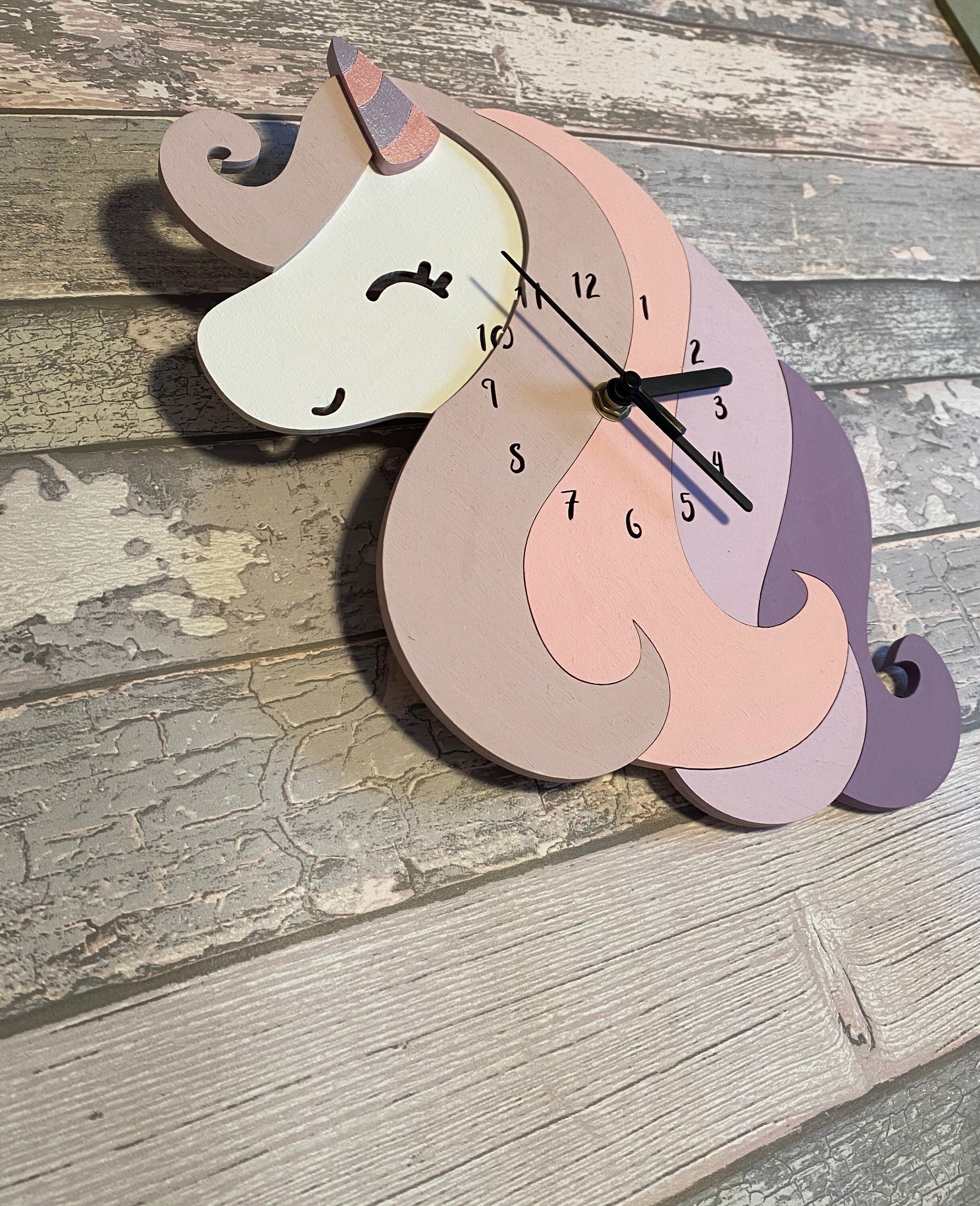 Reloj de unicornio de madera. Reloj pintado a mano. Reloj de Etsy
