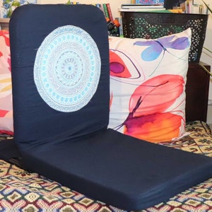 Silla de meditación plegable y portátil YogaKargha: silla para sentarse o arrodillarse, asiento bajo ergonómico para meditación: opciones de diseño