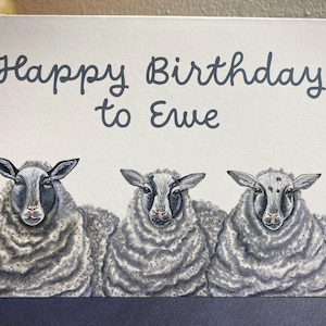 Carte de voeux amusante de joyeux anniversaire à une brebis, carte de correspondance pliée 5 x 7, intérieur vierge, adorable carte d'animaux de la ferme pour elle, anniversaire pour une amie