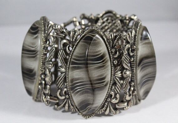 Silver Tone Fancy Design Zebra Color Plastic Brac… - image 1