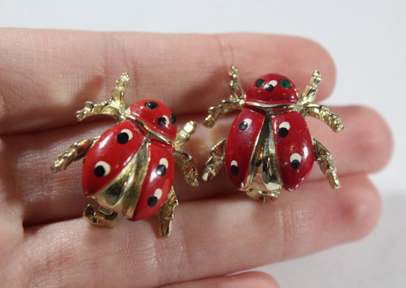 Vintage Gold Tone Red Lady Bug with Black Dot Gre… - image 1