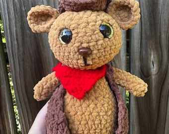 Handgemaakte gehaakte pluche beer | Amigurumi-teddybeer in sheriff-outfit | Zacht knuffeldier