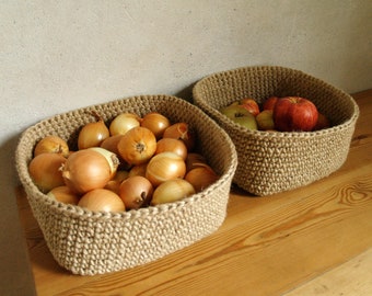 2 crocheted square jute baskets, 29 x 29 cm, 24 x 24 cm, H 11 cm, jute yarn