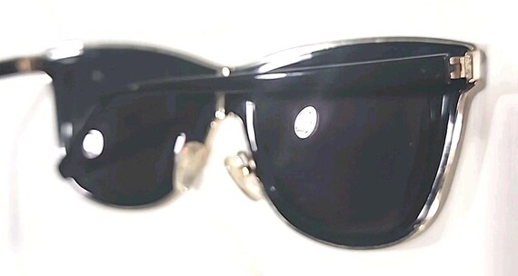Valentino V109S 001 Black Gold Metal Cat Eyes Gray Sunglasses 50-18 135 Italy Valentino V109S 001 Black Gold Metal Cat Eyes Gray  main image 3