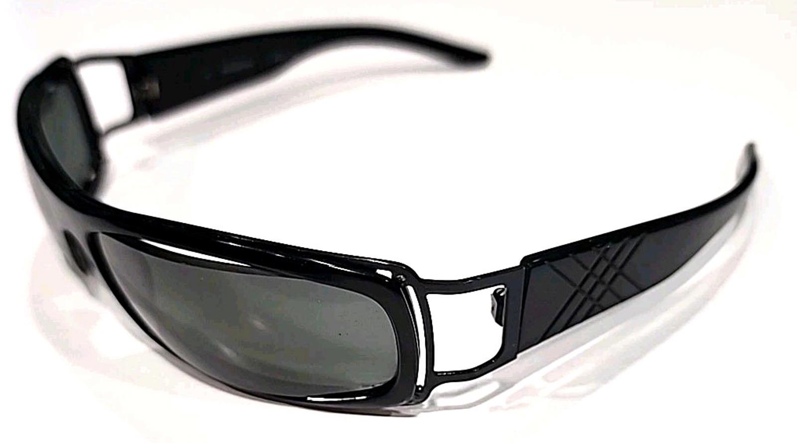 Burberry Eyewear - Etsy display picture 2
