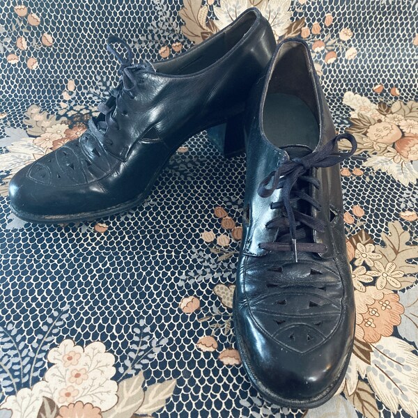 Ladies Antique Navy Oxford Pumps