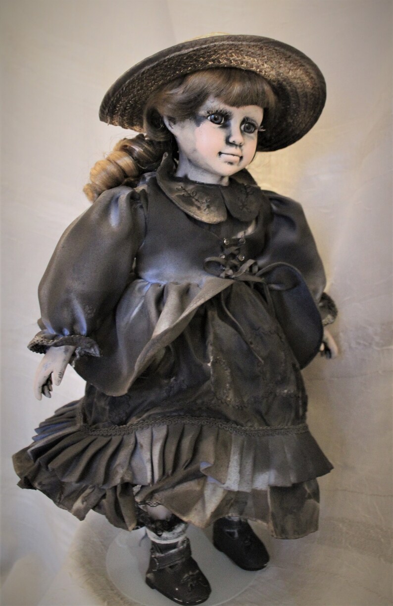 Mae Starling/'s Hollow Doll